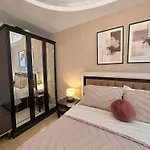 Apartament Sa Apartments! Cleopatra Beachfront 2bd *
