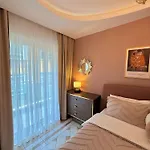 Апартаменти Sa Apartments! Cleopatra Beachfront 2bd *
