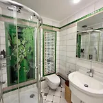 Apartament Sa Apartments! Cleopatra Beachfront 2bd *