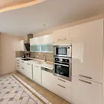 Sa Apartments! Cleopatra Beachfront 2bd * Аланія