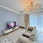 Sa Apartments! Cleopatra Beachfront 2bd Аланія