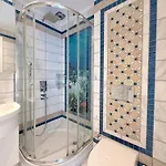 Sa Apartments! Cleopatra Beachfront 2bd Апартаменти *