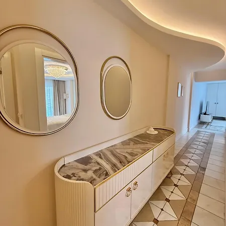 Апартаменты Sa Apartments! Cleopatra Beachfront 2bd