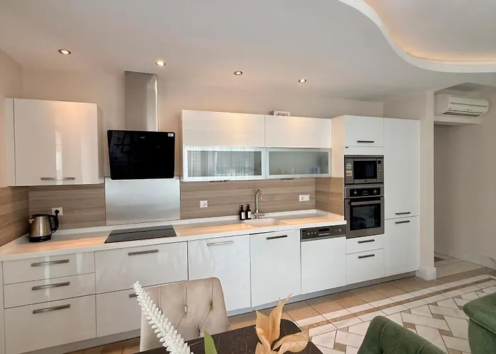 Sa Apartments! Cleopatra Beachfront 2bd Apartment