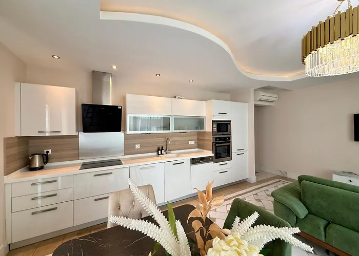 Sa Apartments! Cleopatra Beachfront 2bd * Alanya