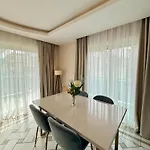 דירה Sa Apartments! Cleopatra Beachfront 2bd אלאניה