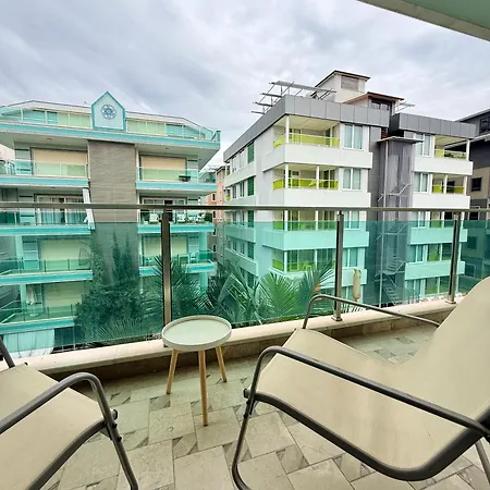 Sa Apartments! Cleopatra Beachfront 2bd شقة